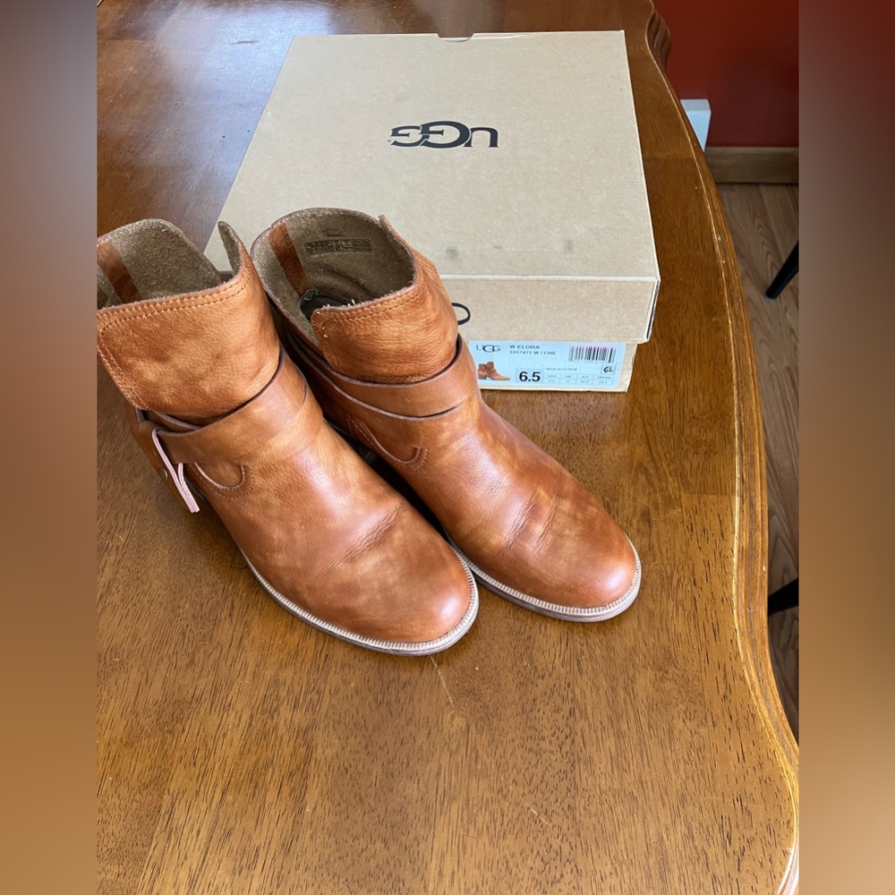 UGG short dress boots w/buckle super cute/6.5/gorgeous chestnut/worn a few times